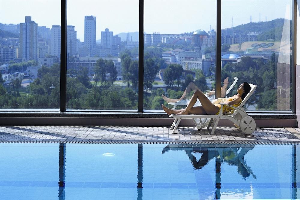 Ruishi Hotel Dalian Bagian luar foto